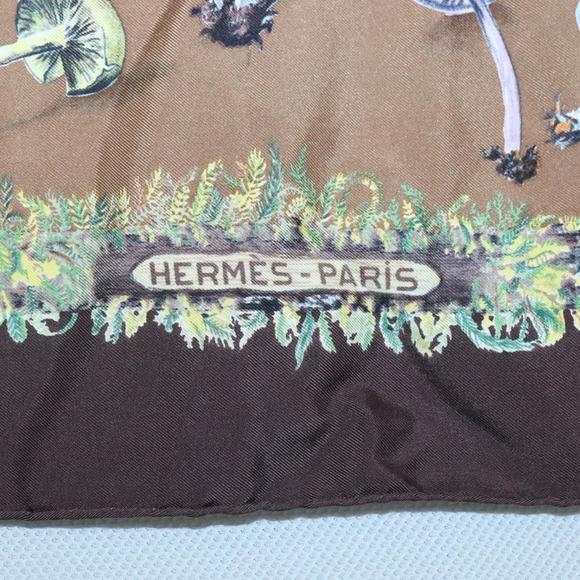 HERMES Carre 90 Scarf ""Champignons"" Silk Brown Auth BA1799 - Picture 11 of 13